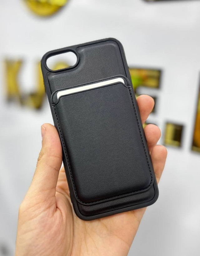 قاب چرمی مگسیف دار به همراه جاکارتی مگنتی iphone8