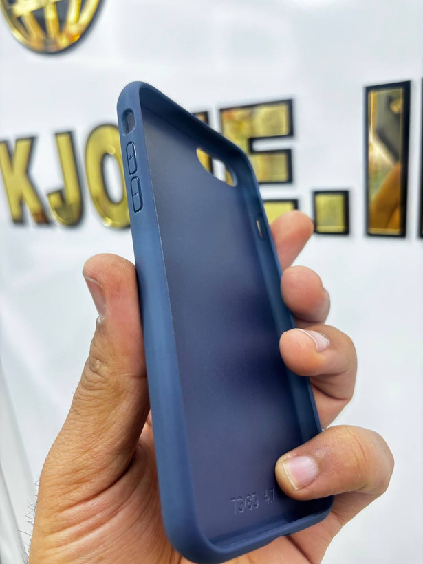 قاب چرمی مگسیف دار به همراه جاکارتی مگنتی iphone8