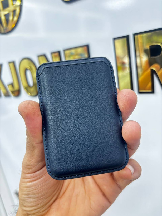قاب چرمی مگسیف دار به همراه جاکارتی مگنتی iphone8